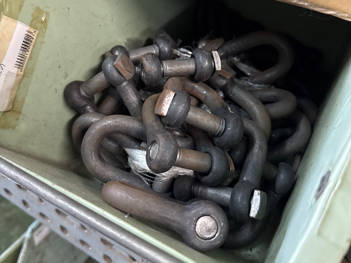 黒 角頭シャックル